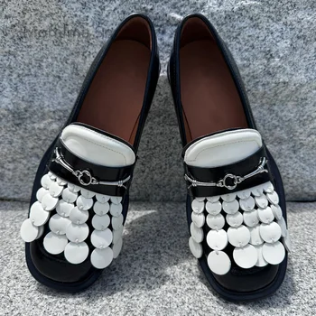 Лоферы с кисточками и металлической пряжкой на толстой подошве в стиле Ретро, женская обувь с круглым носком в британском стиле, Кожаная обувь Женская Весна